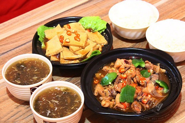 开凌周轩阁黄焖鸡米饭根本不挣钱