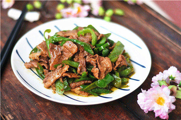 周大厨辣椒炒肉总部