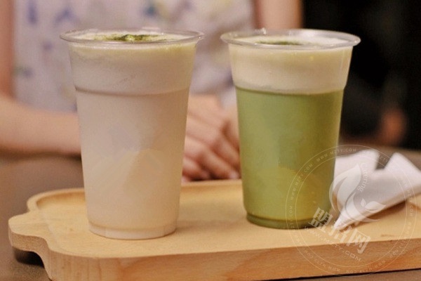 奥特曼奶茶店加盟