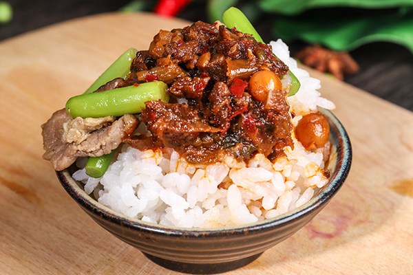 良牛鲜定牛肉酱拌饭总部