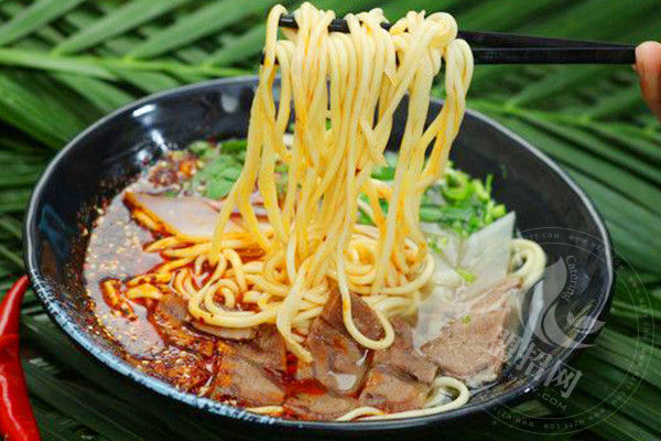 县城陈香贵兰州牛肉面一年可以赚多少