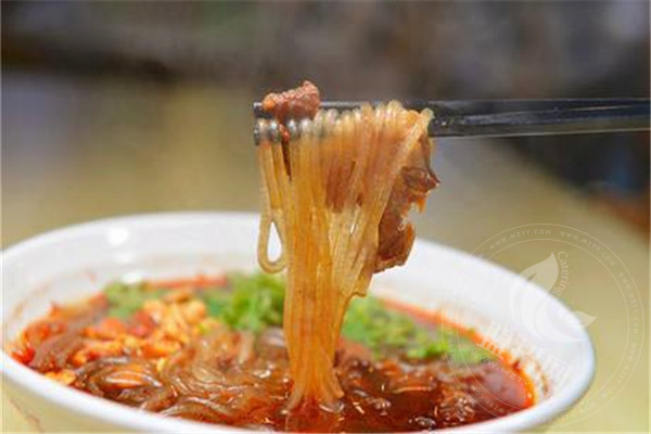 俏阿蛮酸辣粉总部