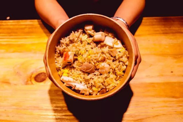 遐遇蟹黄拌饭总部