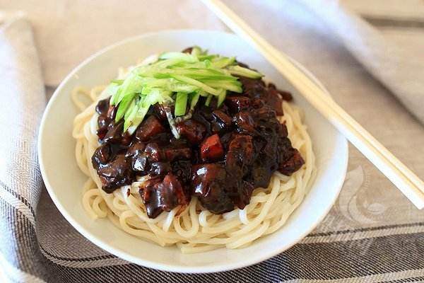 笑洞炸酱面馆
