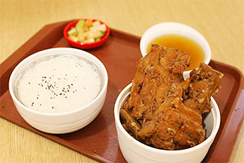 犟师傅酱骨米饭加盟