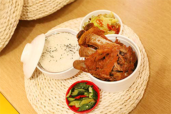 犟师傅酱骨米饭加盟