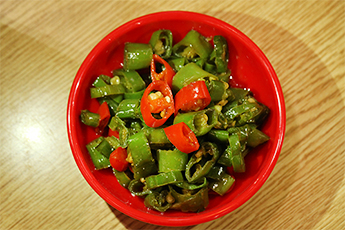犟师傅酱骨米饭加盟